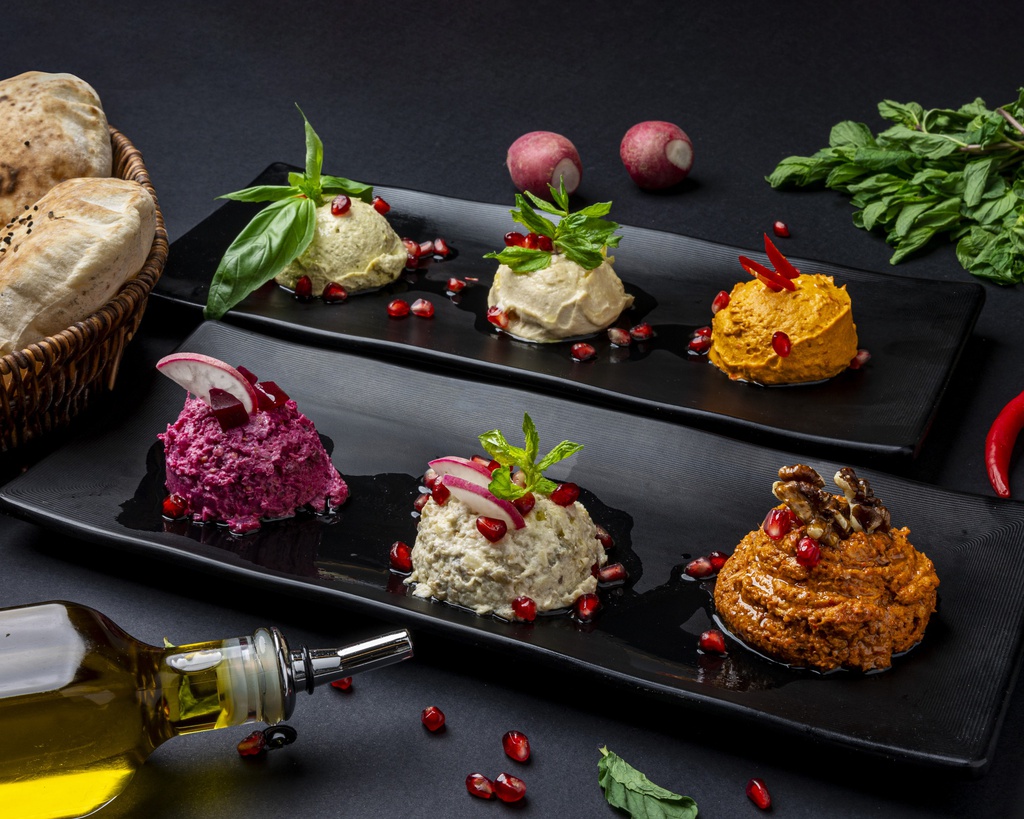 Large mixed appetizers