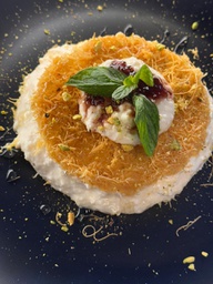 Mix Asmalia and pistachio with cream